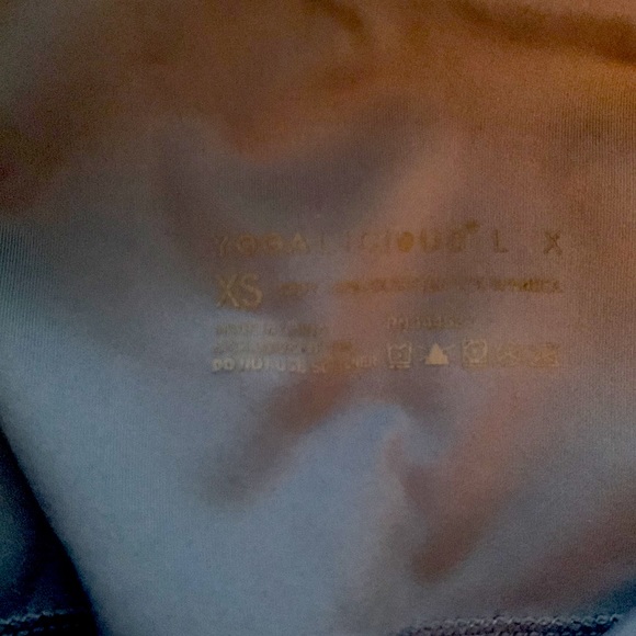 Yogalicious Cropped Leggings with Pockets - Picture 2 of 3